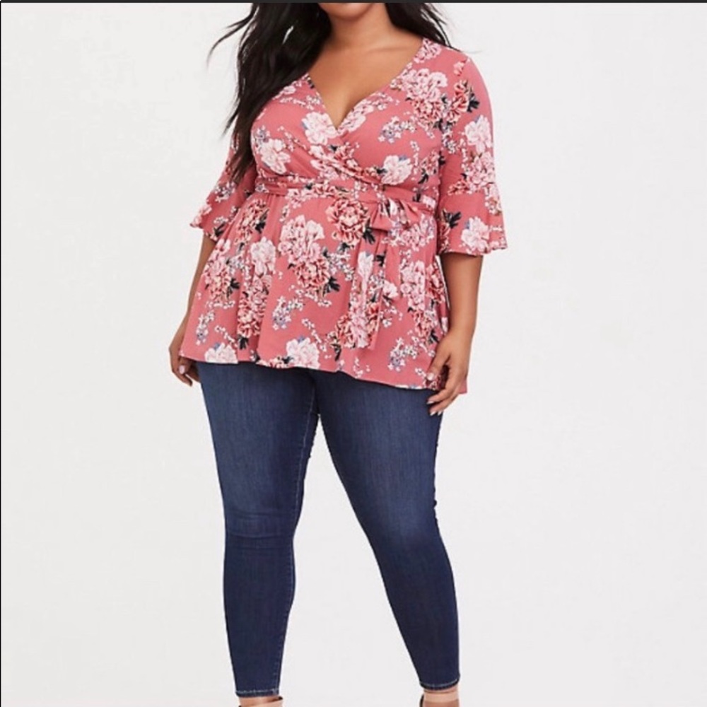 Torrid - 3X Coral Floral Stretch Challis Wrap Babydoll Top. Great Condition.